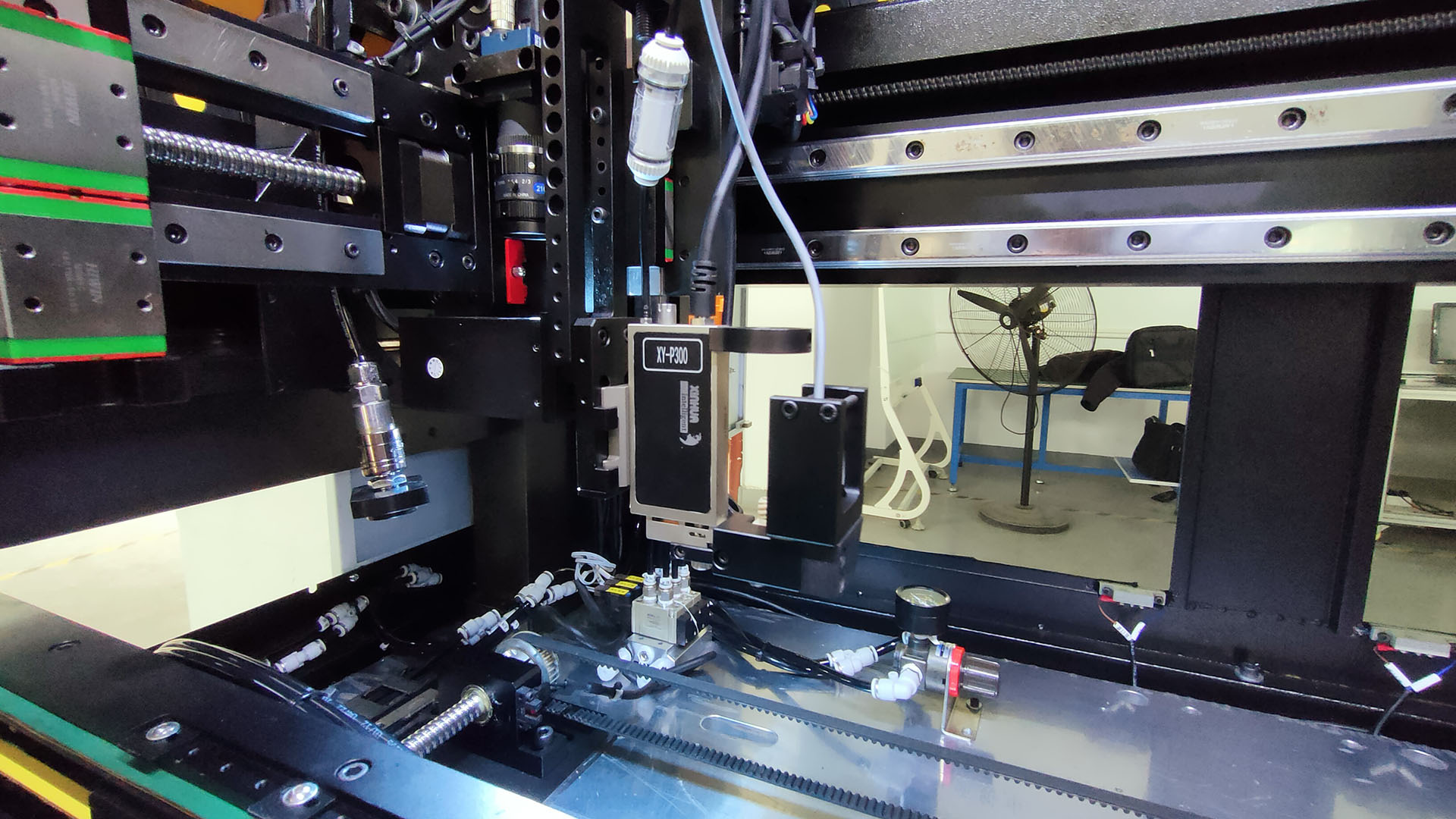 視覺自動點膠機.jpg 視覺自動點膠機.jpg